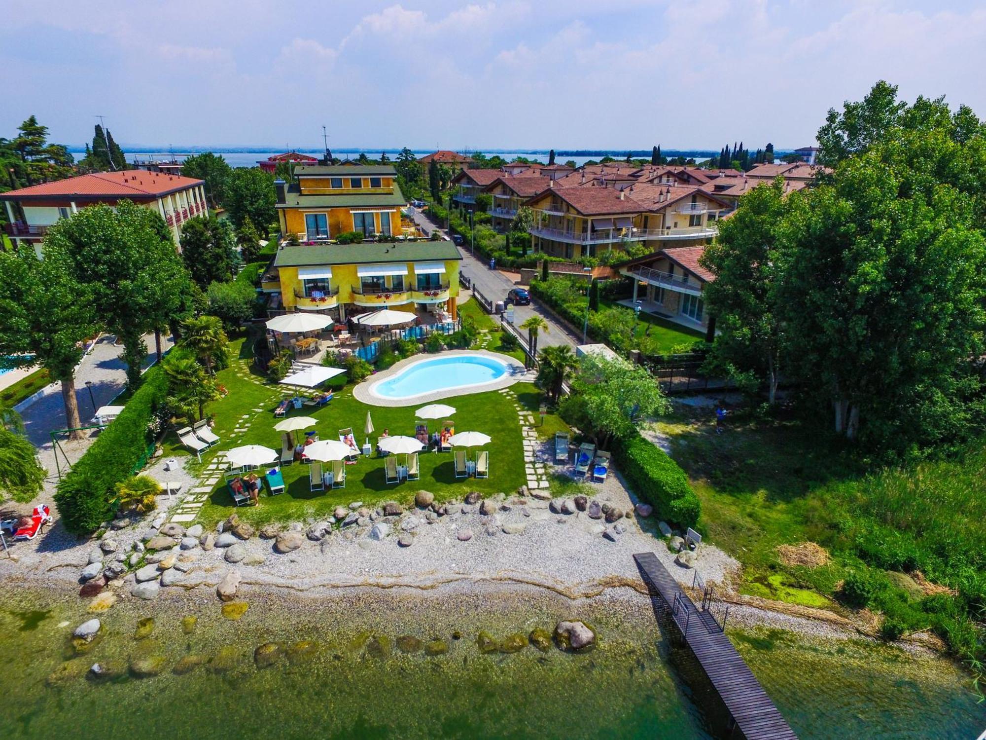 Hotel La Rondine Sirmione Buitenkant foto