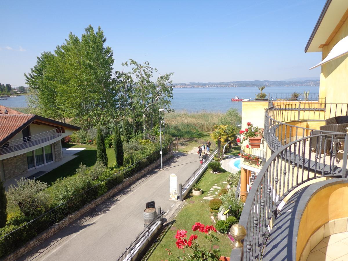 Hotel La Rondine Sirmione Buitenkant foto