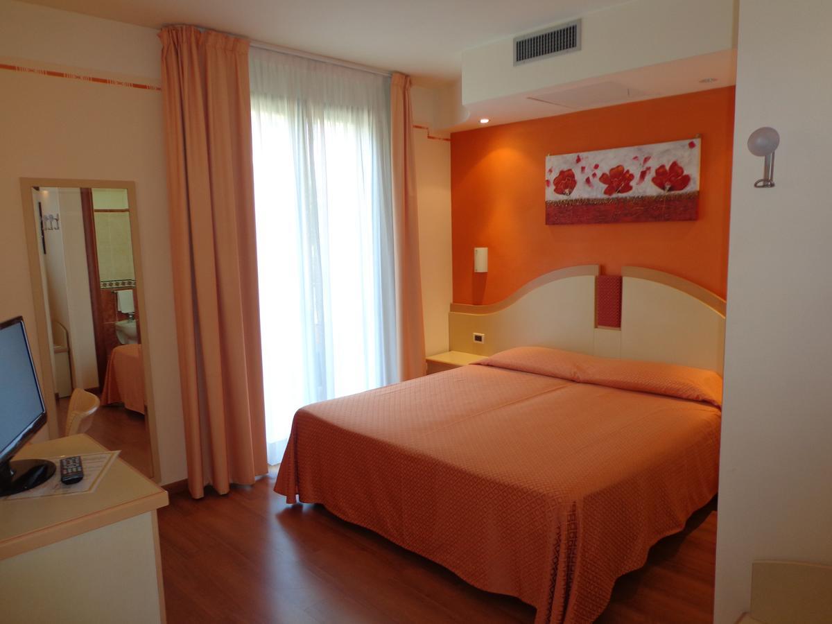 Hotel La Rondine Sirmione Buitenkant foto