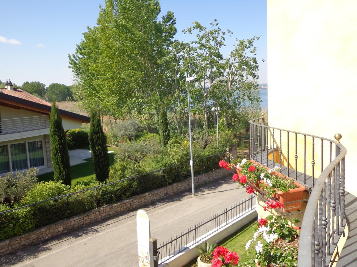 Hotel La Rondine Sirmione Buitenkant foto