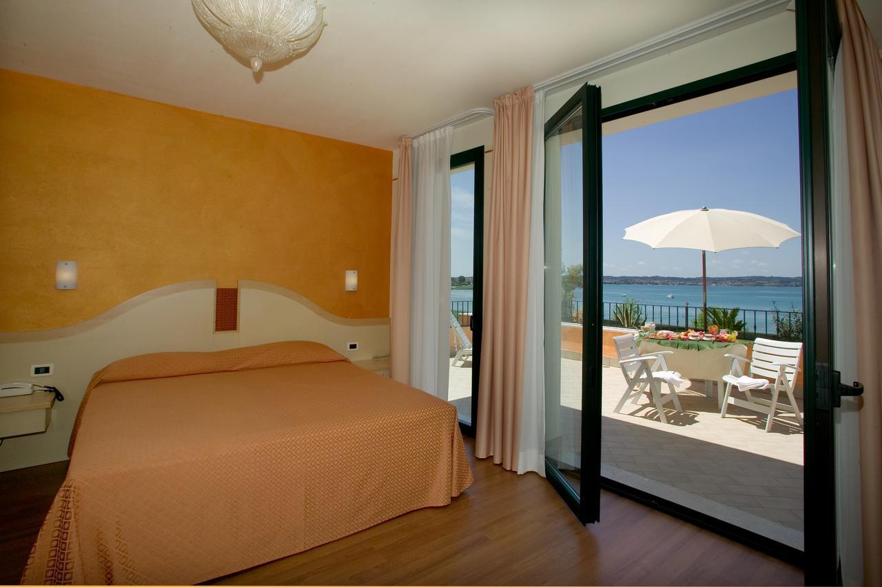 Hotel La Rondine Sirmione Buitenkant foto